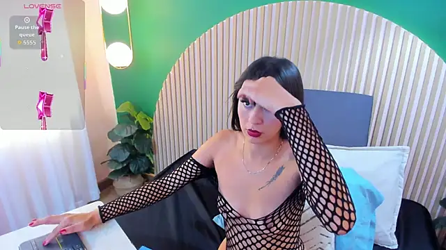 Alicecoule  online show from April 2026 11:39:01 AM
