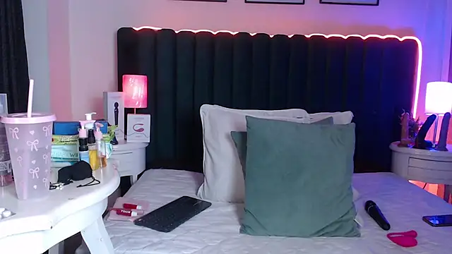 Velvett Blonde online show from May 2026 02:26:01 PM