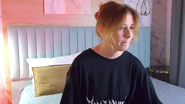 Mila blum online show from April 2026 05:20:01 PM