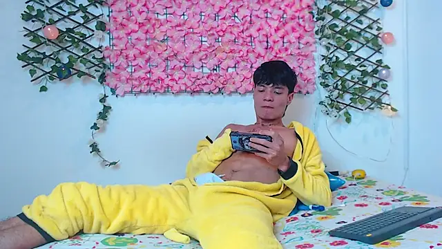 Alex latino  online show from April 2026 03:07:02 AM