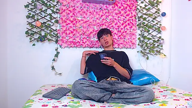 Alex latino  online show from April 2026 03:23:01 AM