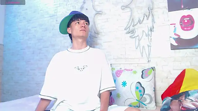 Alex latino  online show from April 2026 12:29:01 AM