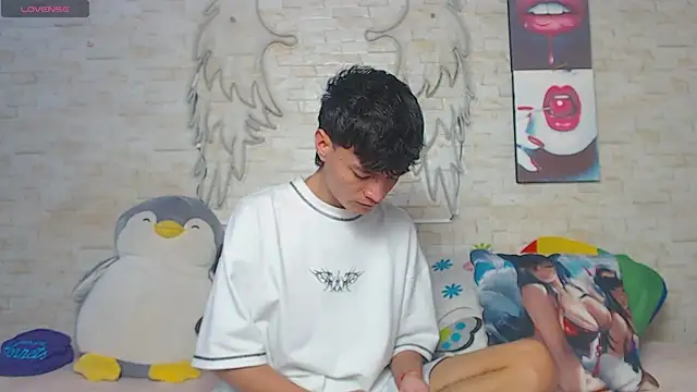 Alex latino  online show from April 2026 09:32:02 PM