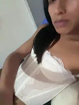 luna duque online show from June 2026 10:00:02 PM