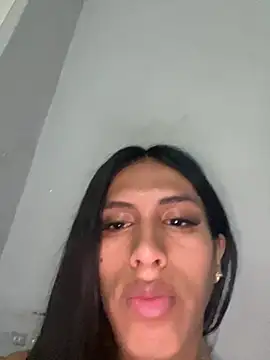 luna duque online show from June 2026 04:50:02 AM