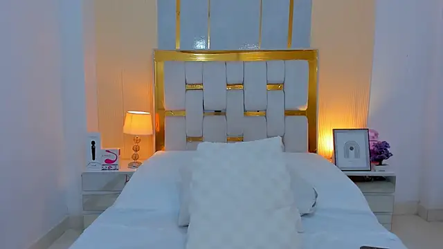 Alara Keyy online show from April 2026 09:04:01 PM