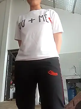 anhhuyen1 online show from April 2026 11:55:01 PM