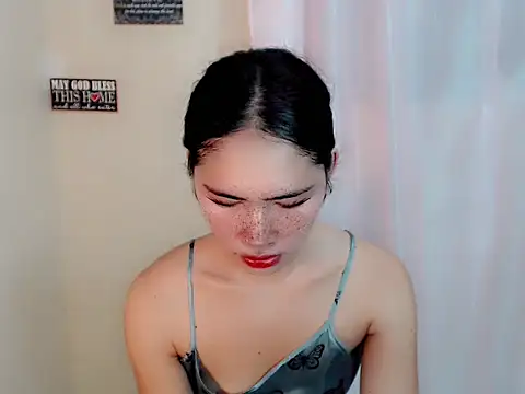 urasiankylie online show from May 2026 05:01:01 AM