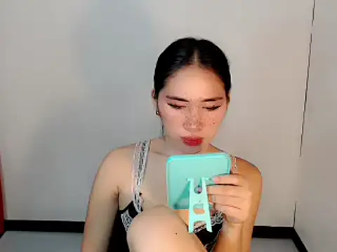 urasiankylie online show from April 2026 08:50:02 PM