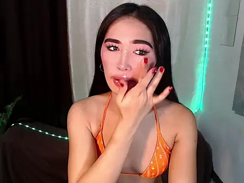 Snapshot of urasiankylie chatting on June 2026 06:06:01 PM urasiankylie online show from June 2026 06:06:01 PM