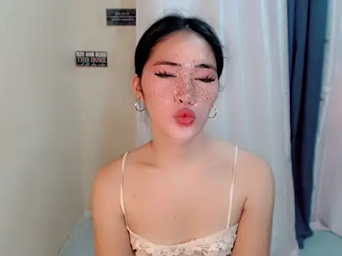 urasiankylie online show from May 2026 11:03:02 AM