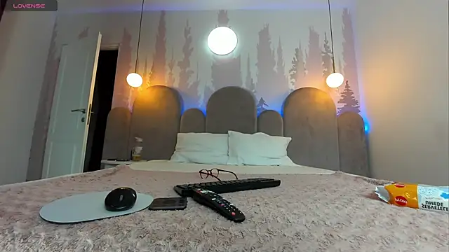 NolaDonovan online show from April 2026 07:09:01 PM