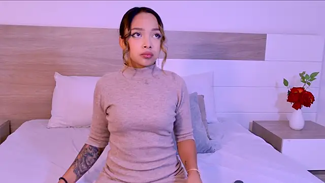 Snapshot of LaraBelmon chatting on April 2026 08:56:01 PM LaraBelmon online show from April 2026 08:56:01 PM