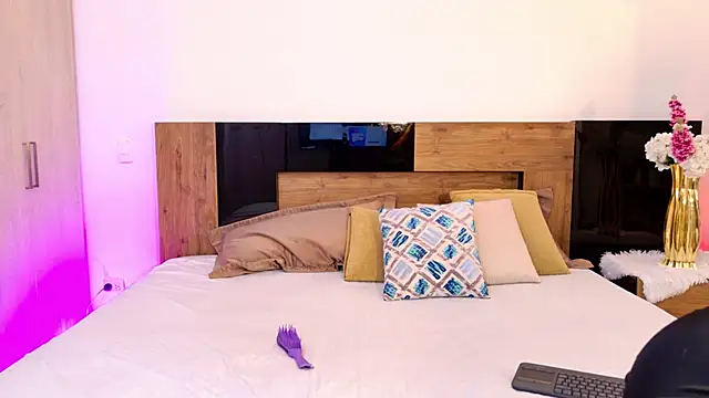 Snapshot of LaraBelmon chatting on April 2026 11:49:02 PM LaraBelmon online show from April 2026 11:49:02 PM