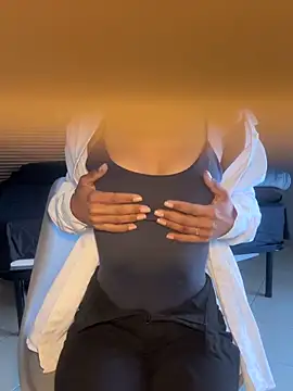 latinacaro- online show from April 2026 07:59:01 AM
