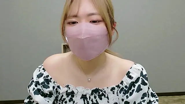 Snapshot of YUA_0425 chatting on June 2026 02:10:02 AM YUA 0425 online show from June 2026 02:10:02 AM