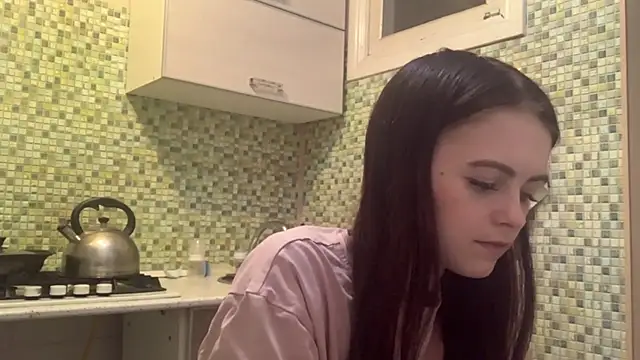 Snapshot of KikiAmino chatting on April 2026 05:30:02 PM KikiAmino online show from April 2026 05:30:02 PM