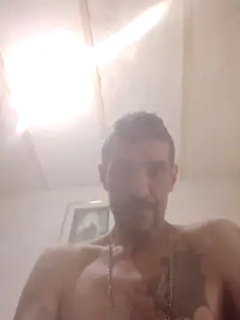 Snapshot of Guillelp chatting on June 2026 02:06:02 AM Guillelp online show from June 2026 02:06:02 AM