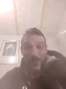 Snapshot of Guillelp chatting on May 2026 04:00:02 AM Guillelp online show from May 2026 04:00:02 AM