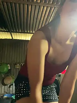 Snapshot of Huonglyna chatting on April 2026 04:46:01 AM Huonglyna online show from April 2026 04:46:01 AM