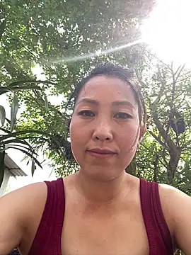 Snapshot of Huonglyna chatting on April 2026 03:13:01 AM Huonglyna online show from April 2026 03:13:01 AM