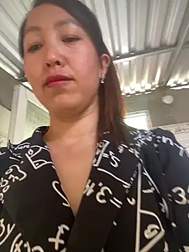 Snapshot of Huonglyna chatting on April 2026 02:07:01 AM Huonglyna online show from April 2026 02:07:01 AM