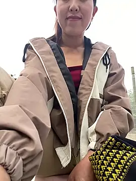 Snapshot of Huonglyna chatting on April 2026 10:44:01 AM Huonglyna online show from April 2026 10:44:01 AM