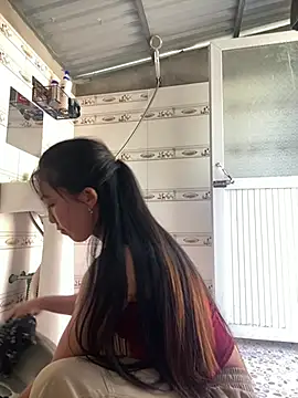 Snapshot of Huonglyna chatting on April 2026 01:56:01 AM Huonglyna online show from April 2026 01:56:01 AM