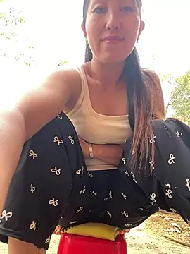 Snapshot of Huonglyna chatting on April 2026 07:20:02 AM Huonglyna online show from April 2026 07:20:02 AM