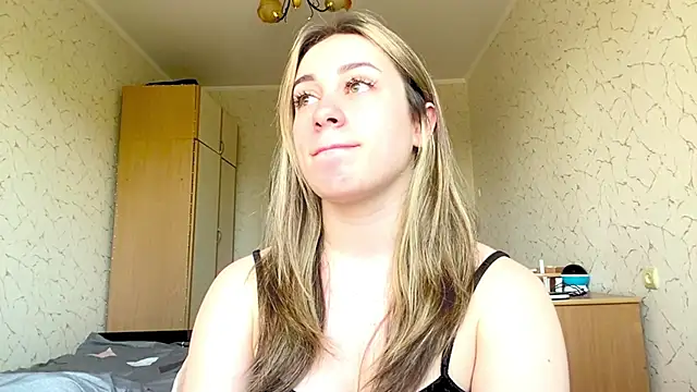 Snapshot of SpringSummers chatting on June 2026 10:24:01 AM SpringSummers online show from June 2026 10:24:01 AM