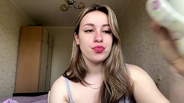 Snapshot of SpringSummers chatting on May 2026 09:38:01 AM SpringSummers online show from May 2026 09:38:01 AM