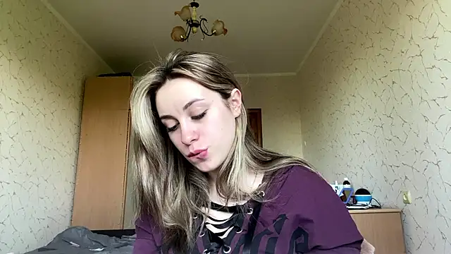 Snapshot of SpringSummers chatting on May 2026 07:11:02 AM SpringSummers online show from May 2026 07:11:02 AM