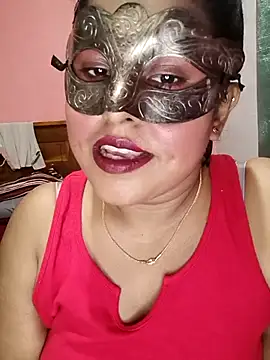 Snapshot of Maskedcurves chatting on May 2026 05:11:01 AM Maskedcurves online show from May 2026 05:11:01 AM