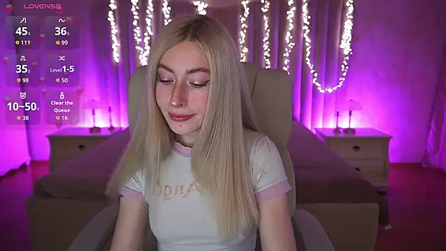 MelaniiePlay online show from April 2026 01:01:02 PM