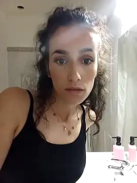 Lolaa92i online show from April 2026 08:21:01 PM