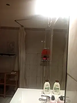 Lolaa92i online show from April 2026 03:59:01 PM