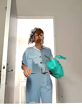 Lolaa92i online show from April 2026 07:47:01 AM