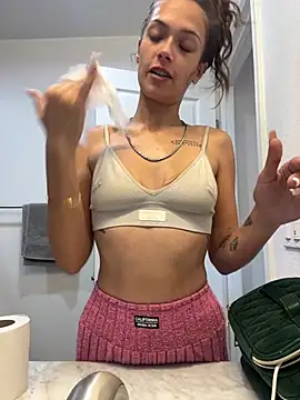 Snapshot of AliciaDx chatting on April 2026 08:37:02 PM AliciaDx online show from April 2026 08:37:02 PM