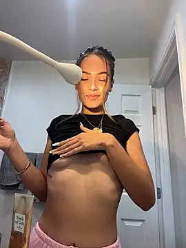 Snapshot of AliciaDx chatting on April 2026 07:58:02 PM AliciaDx online show from April 2026 07:58:02 PM