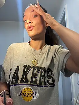 Snapshot of AliciaDx chatting on April 2026 07:40:02 PM AliciaDx online show from April 2026 07:40:02 PM