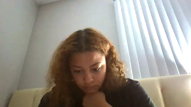 Snapshot of madzbailey chatting on June 2026 02:29:02 PM madzbailey online show from June 2026 02:29:02 PM