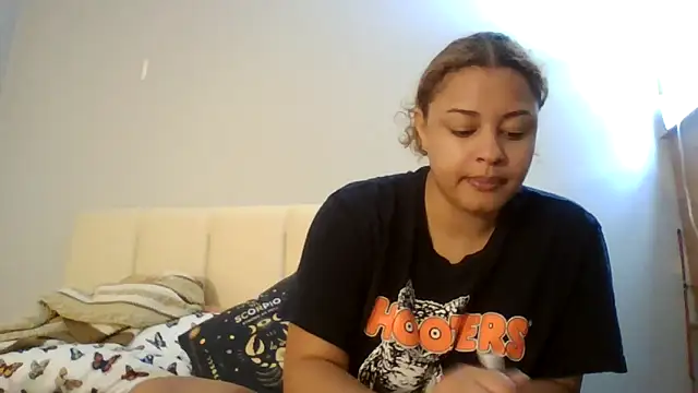 Snapshot of madzbailey chatting on June 2026 01:44:02 AM madzbailey online show from June 2026 01:44:02 AM