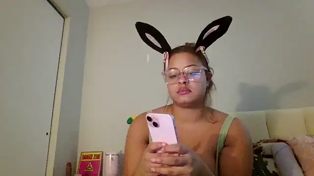 madzbailey online show from April 2026 04:46:01 AM