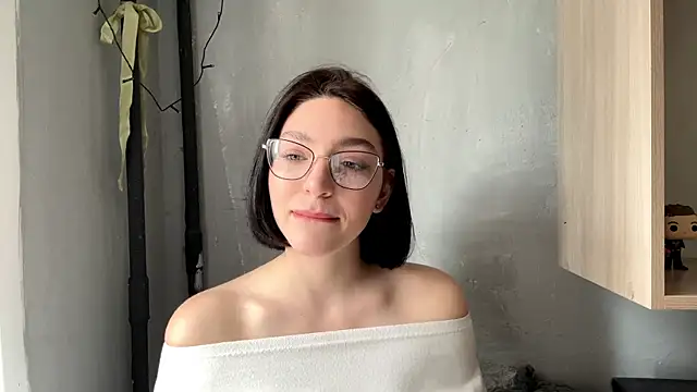 Snapshot of SinfulStarlight chatting on April 2026 07:47:01 AM SinfulStarlight online show from April 2026 07:47:01 AM