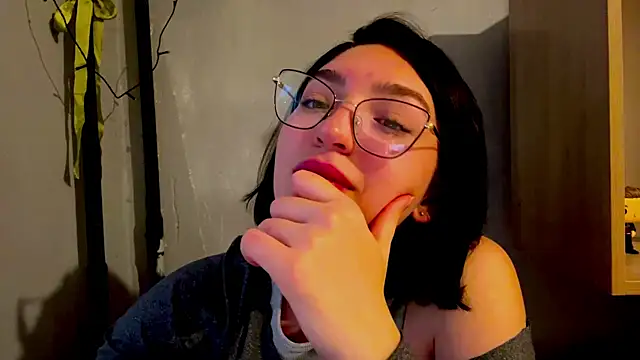 Snapshot of SinfulStarlight chatting on April 2026 01:23:02 PM SinfulStarlight online show from April 2026 01:23:02 PM