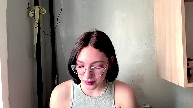 Snapshot of SinfulStarlight chatting on April 2026 05:20:02 AM SinfulStarlight online show from April 2026 05:20:02 AM