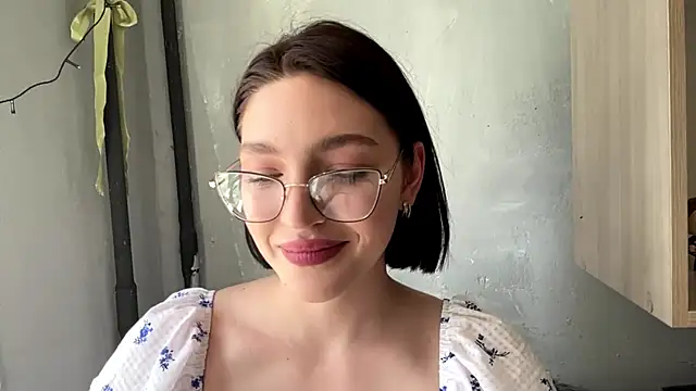 Snapshot of SinfulStarlight chatting on April 2026 08:21:01 AM SinfulStarlight online show from April 2026 08:21:01 AM