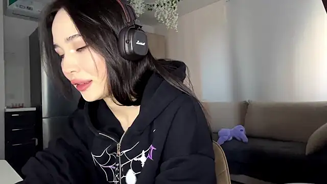 Elizabetswan online show from April 2026 01:25:01 PM