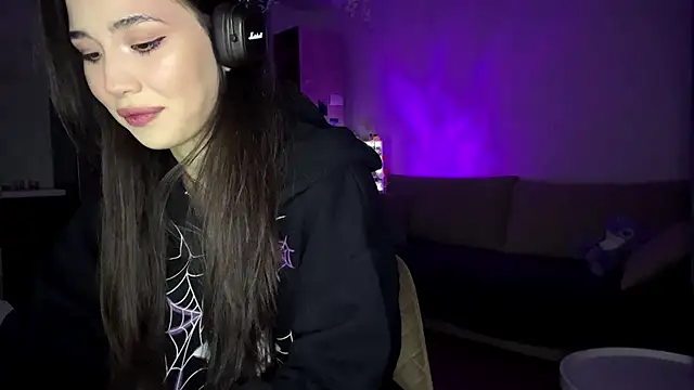 Elizabetswan online show from April 2026 09:18:02 PM