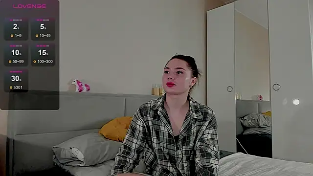 Aphrodite Portman online show from May 2026 02:09:01 AM